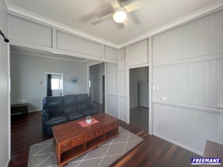 Lovely 3 Bedroom 2 Bathroom Furnished Home - Photo 2