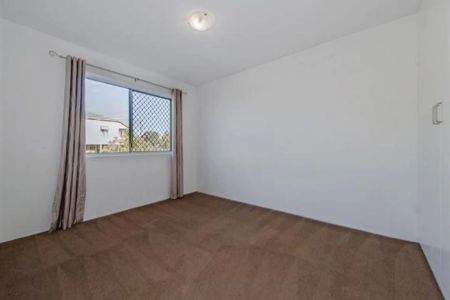 Tidy Unit in Terrific Location - Photo 3