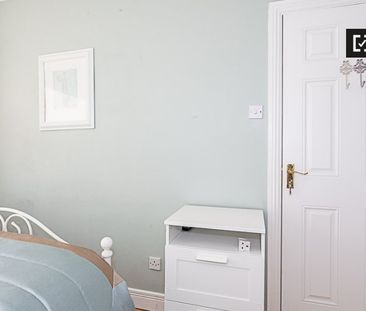 Room for rent in 4-bedroom house in Knocklyon - Photo 2