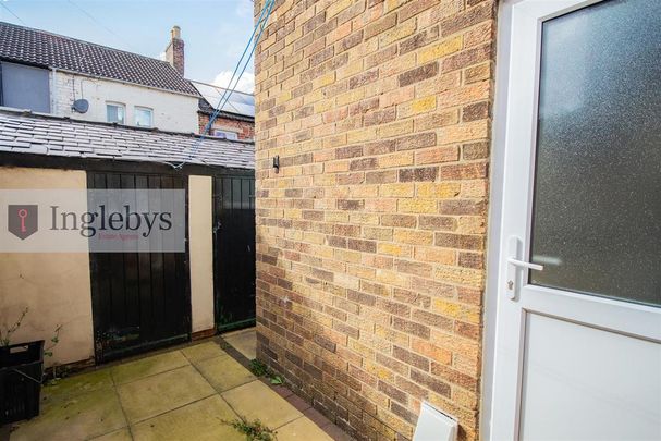 3 bedroom terraced house to rent - Photo 1
