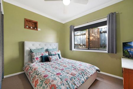 Private residence with large barn shed - Photo 2