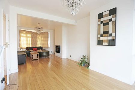 4 bedroom semi-detached house to rent - Photo 4