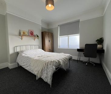 6 bedroom terraced house to rent - Photo 5