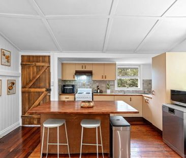 BEAUTIFUL HOUSE TO IMPRESS!! 3x Air condition / Large shed / Fire P... - Photo 4