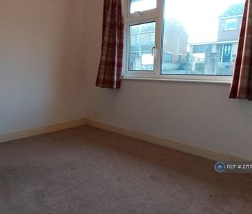 4 bedroom semi-detached house to rent - Photo 5