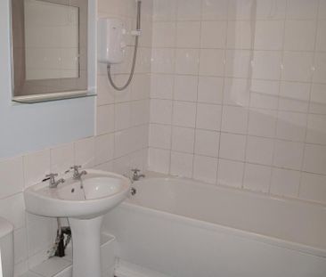 2 bedroom ground floor flat to rent - Photo 1
