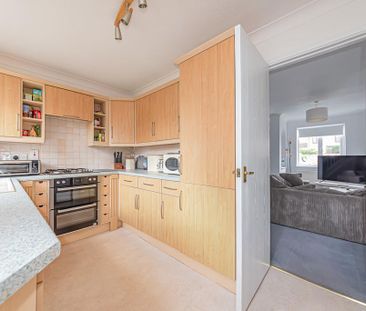 2 bedroom semi-detached house to rent - Photo 6