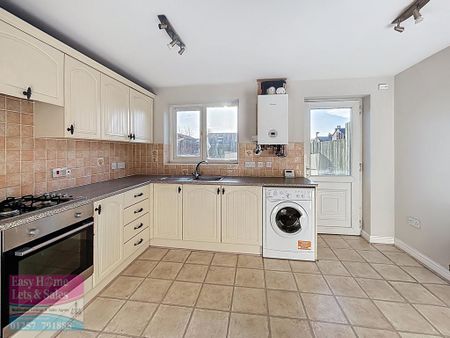 2 bedroom semi-detached house to rent - Photo 4