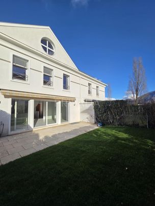 Beautiful semi-detached house with south-facing garden - Photo 1