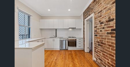 CHARMING DOUBLE FRONTED HOME - Photo 4