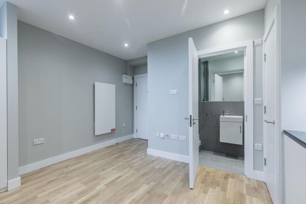 Studio to rent - Photo 1