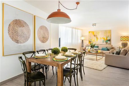 Plaza de las Flores, Málaga, Andalusia 29005 - Photo 4