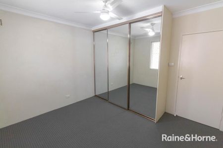 Well Presented 2 Bedroom Unit in a Central Location! - Photo 3