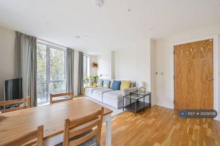 1 bedroom in a flat share to rent - Photo 2