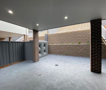 Sleek & Spacious! - Photo 3