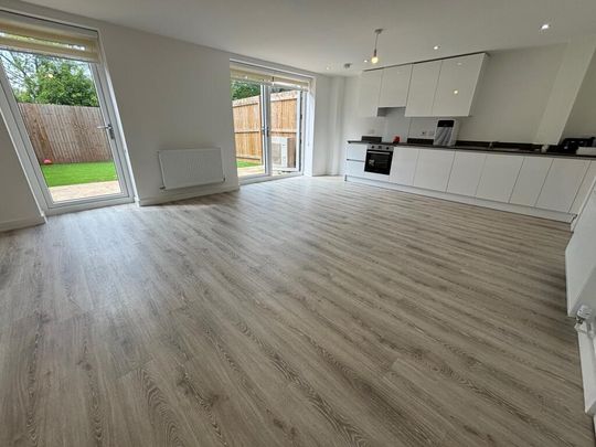 4 bedroom terraced house to rent - Photo 1