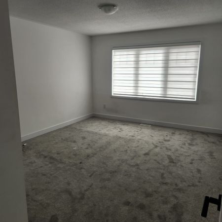 For Lease - 32 Dun Skipper Drive, Blossom Park - Airport and Area, Ontario - Photo 2