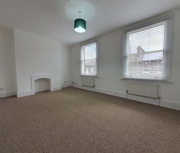 3 bedroom flat to rent - Photo 3