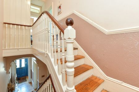 5 bedroom semi-detached house to rent - Photo 3