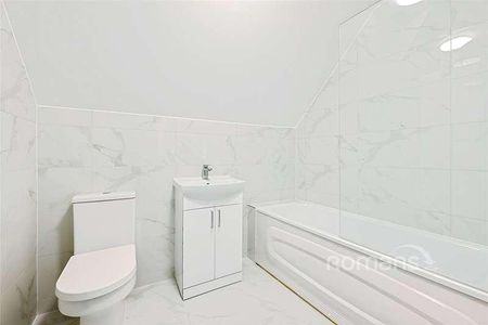 Lynchford Road, Farnborough, Hampshire, GU14 - Photo 3