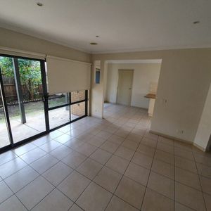 Large Family Townhome - Photo 2