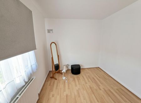 4 bedroom detached house to rent - Photo 4