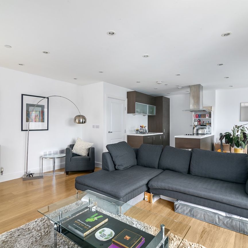 2 Bed Flat, Christian Street, E1 - Photo 1