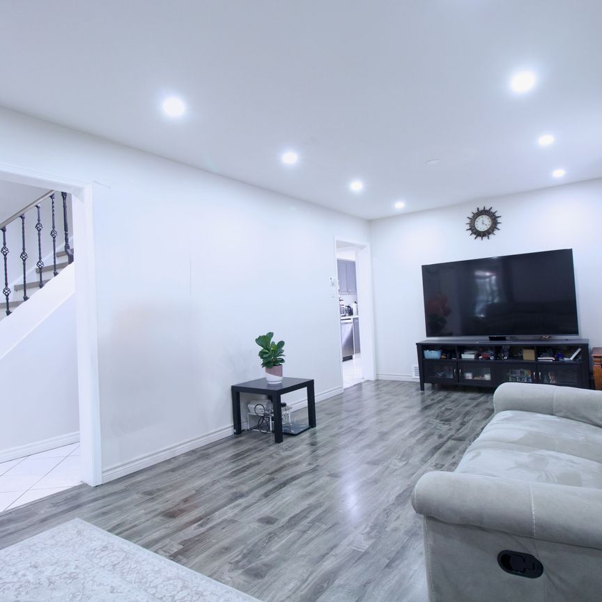 For Lease - 5125 Salishan Circle, Mississauga, Ontario - Photo 1