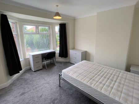 Temple Avenue, Tang Hall - P1067 - Photo 4