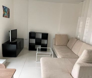 Studio Flat, Pan Peninsula Square, E14 - Photo 2