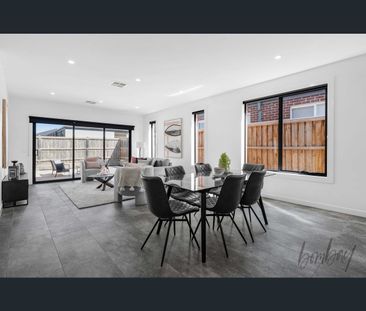 32 Highfield Drive, Mickleham, Vic 3064 - Photo 3