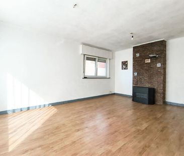 Woonhuis met 3 slaapkamers, garage, koer en tuintje vooraan - Foto 3