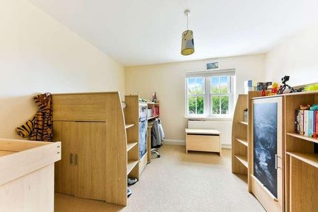 Netherne Drive, Coulsdon, CR5 - Photo 2