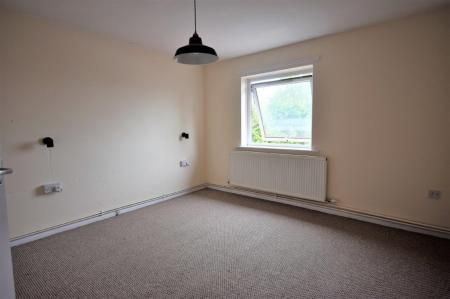 2 bedroom Flat To Let - Photo 1