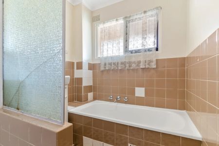 Convenient location in the Heart of Ashfield! - Photo 5