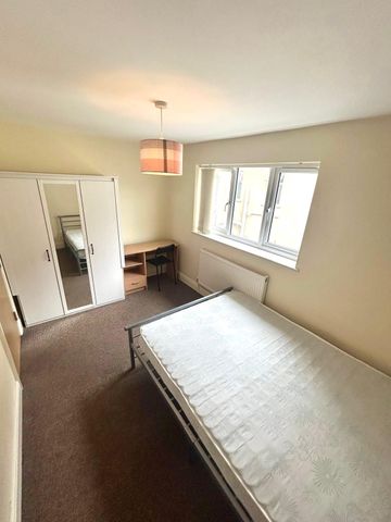 11 Bedroom Student Home – Llanbleddian Gardens - Photo 4