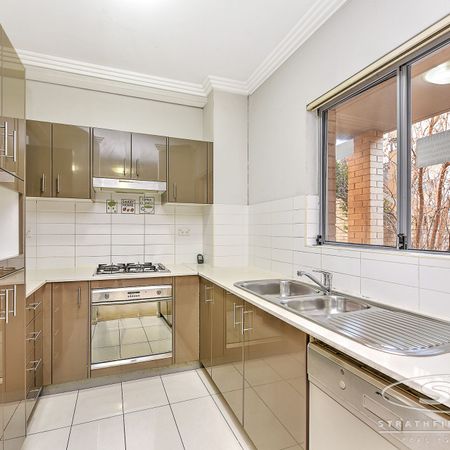 Modern, Conveniently location - Photo 3