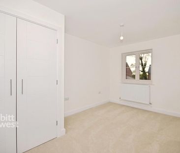 3 bedroom semi-detached house to rent - Photo 3