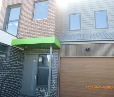 NEAR NEW 3 BEDROOM TOWNHOUSE IN HEART OF SPRINGVALE - Photo 3