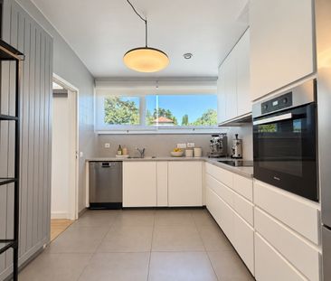 Maison rénovée ouverte sur un vaste jardin - Photo 5