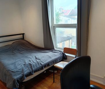 Room in a Shared House, Ramsay Road, E7 - Photo 5