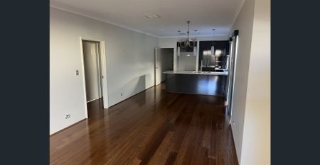 Spacious 3-Bedroom Home Opposite Park - Photo 5