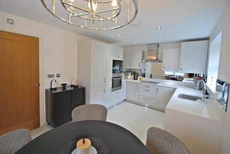 3 bedroom semi-detached house to rent - Photo 4