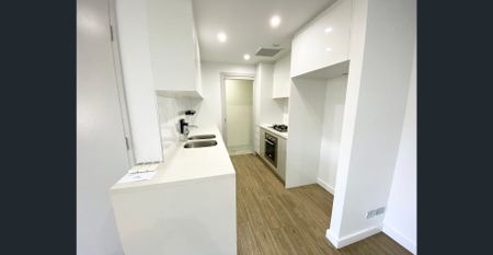 Bright two bedroom apartment in Waterloo - Photo 4