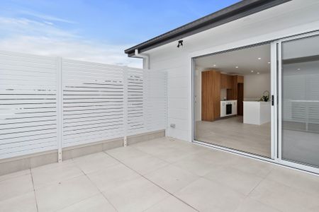 BRAND NEW MODERN AND STYLISH TOWNHOUSE - PRIME MOUNT HUTTON POSITION - Photo 4