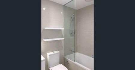 Modern 2 Bedroom Apartment With Stunning Waterview - Photo 3