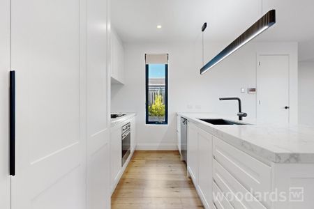 WOW Factor - Stunning Family Home in Perfect Location - Photo 2