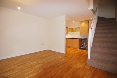 3 bedroom townhouse to rent - Photo 2