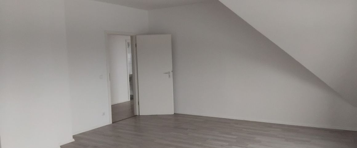 Renovierte 2 Zimmer Wohnung im DG in Gelsenkirchen zu vermieten!!! - Photo 1