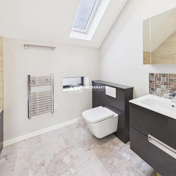 Albert Road, London, NW7 - Photo 1